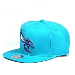 Boné Charlotte Hornets Mitchell & Ness Logo Abelha Azul Claro Boné Charlotte Hornets Mitchell & Ness Logo Abelha Azul Claro